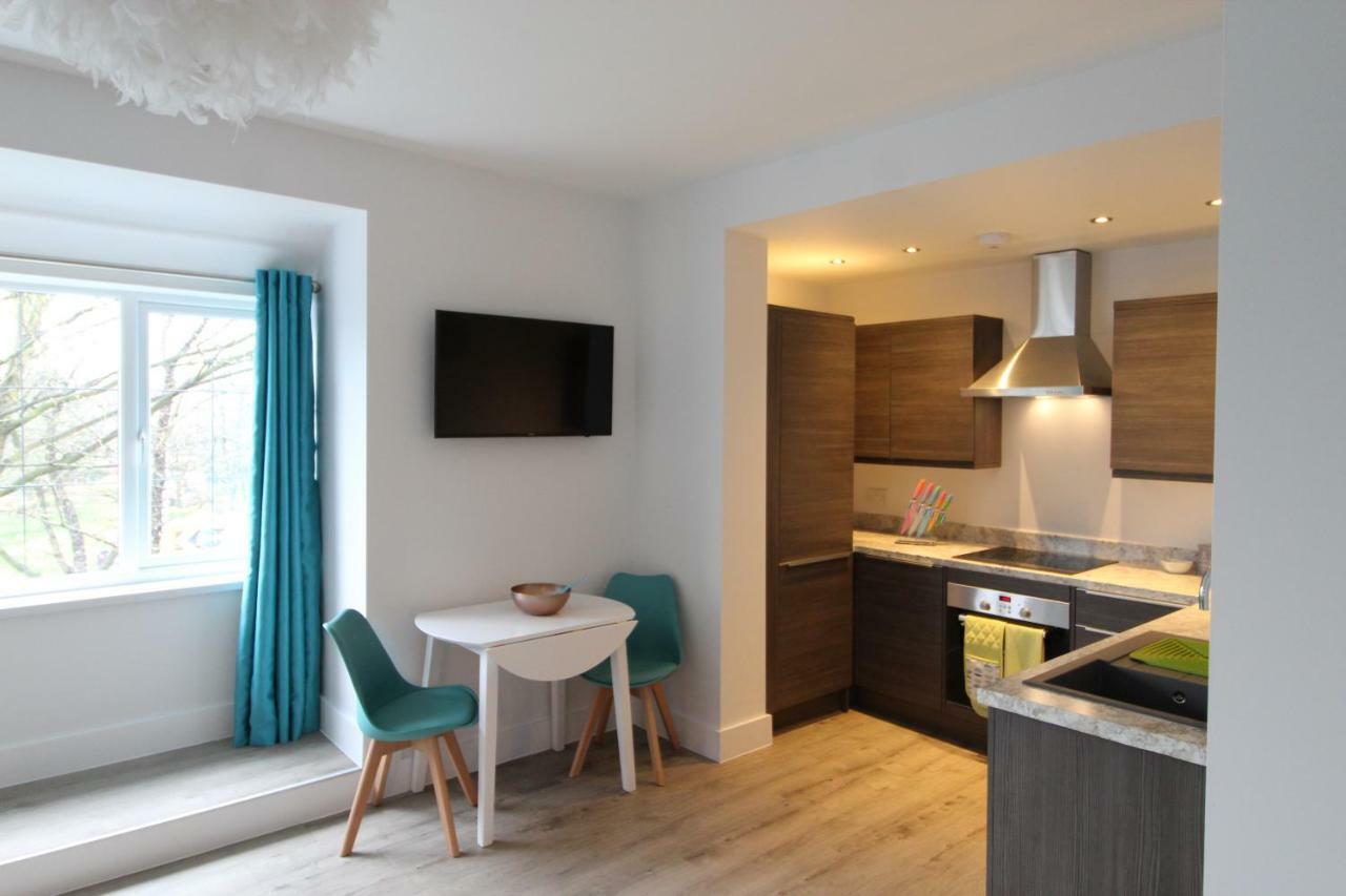 2 Serviced Apartments In Childwall-South Liverpool - Each Apartment Sleeps 6 Exterior photo