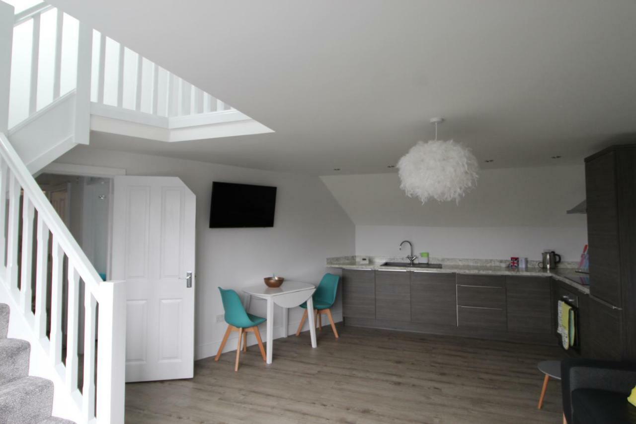 2 Serviced Apartments In Childwall-South Liverpool - Each Apartment Sleeps 6 Exterior photo